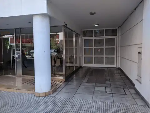 COCHERA EN VILLA URQUIZA EN EXCELENTE ESTADO.