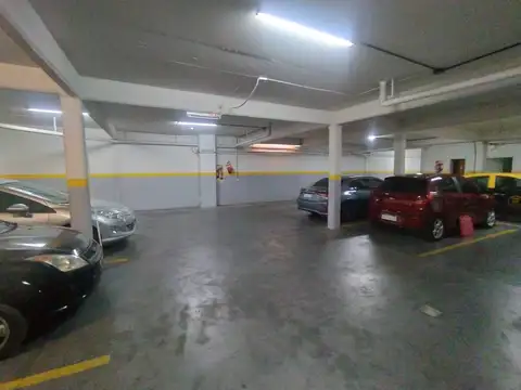 COCHERA EN VILLA URQUIZA EN EXCELENTE ESTADO.