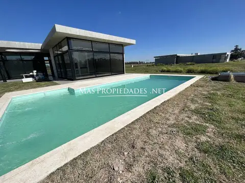 Venta Casa al Golf en Villa Maria 4 Dormitorios Canning