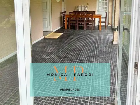 Casa 4 ambientes con 2 baños