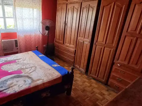 Casa en venta con 2 locales + Quincho y 2 departamentos "Permuta""