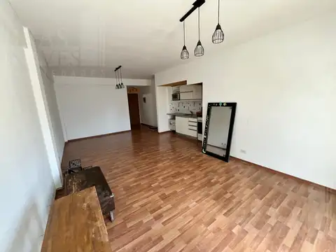 Alsina entre Av. Maipú y Avellaneda