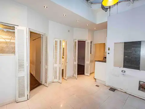 Mario Bravo 300, Piso PB