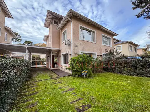 DE LAS HESPÉRIDES 1693 - TRIPLEX A LA VENTA EN PINAMAR