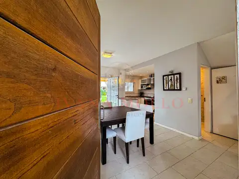 DE LAS HESPÉRIDES 1693 - TRIPLEX A LA VENTA EN PINAMAR