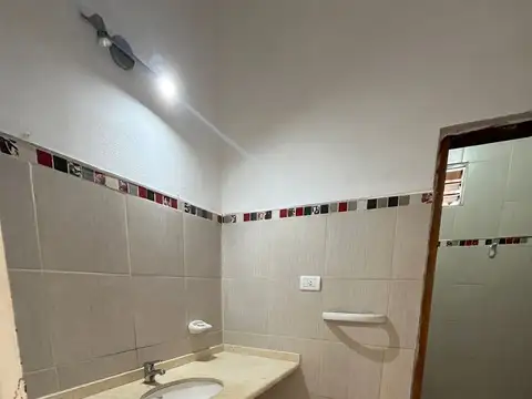 Casa 6 ambientes con 2 baños