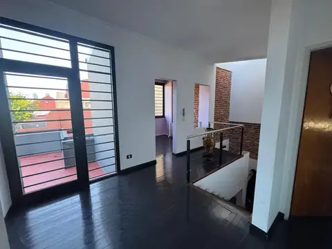 VENTA CASA 3 AMB CON COCHERA Y FONDO  WILDE CENTRO