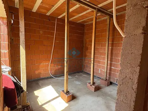 VENTA EN POZO-DUPLEX 2 DORM-COLONIA CAROYA