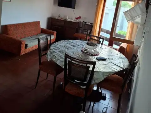 Av. Mario Bravo 400, Piso 1