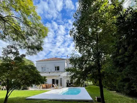 Casa 5 ambientes con 4 baños