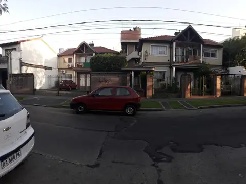 Alte G Brown 200, Piso 1