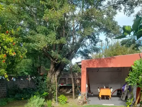Casa 3 ambientes en Monte Grande con Amplio Jardin
