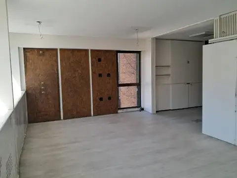 Alquiler Oficinas Comerciales- Juramento 2000 - Oficinas en Edificio Aisenson con cochera.