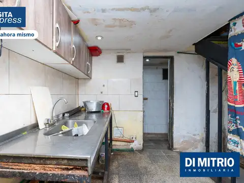 LOCAL CON RENTA sobre la renovada calle Tucumán casi esq. Carlos Pellegrini.