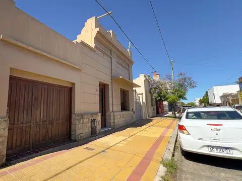 VENTA CASA 4 DORM. SEMICENTRO TANDIL