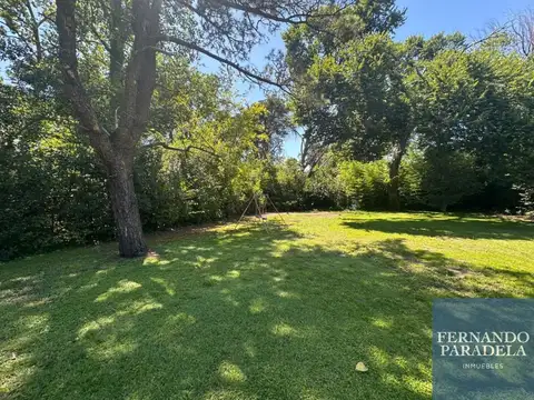 Casa en alquiler de 4 dormitorios c/ cochera en Parque Leloir