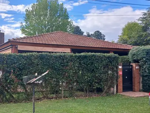 VENTA Casa 4 ambientes con pileta, Barrio Los Mirasoles, km50 Pilar