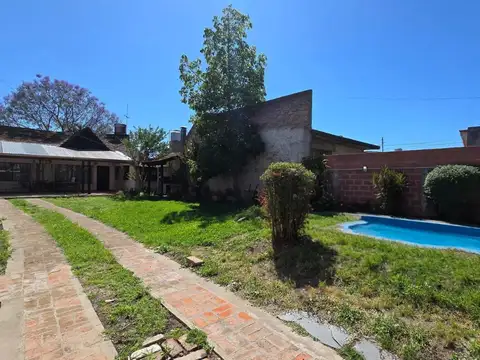 Casa 2 ambientes parque piscina cochera Ituzaingó Norte