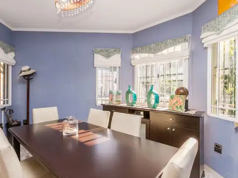 VENTA CASA 5 AMBIENTES CON PATIO Y COCHERA LANUS