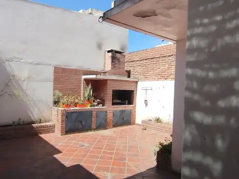 Casa en Venta en Alto Alberdi, USD 90.000