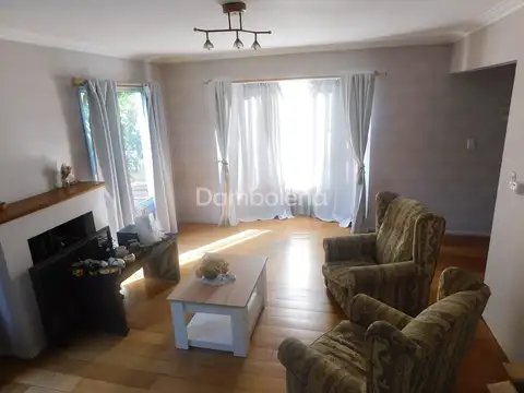 Casa 6 ambientes con 4 baños