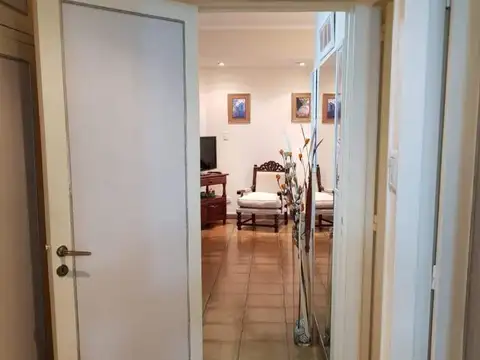 EN VENTA EN CIUDAD JARDIN EXCELENTE UBICACION; DEPARTAMENTO DE TRES AMBIENTES - FICHA 8858