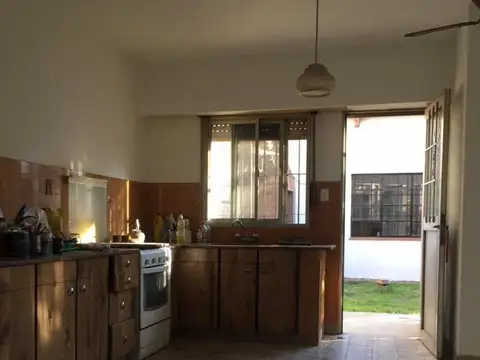 ALQUILER DE CASA TRES  AMB EN ZONA CHILAVERT