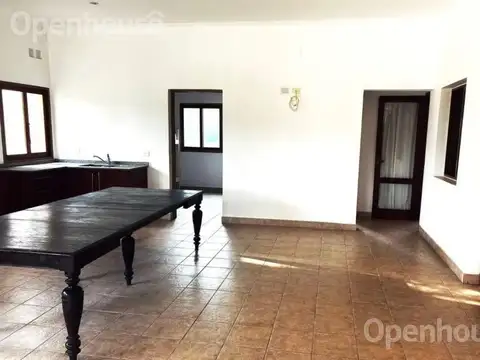 Venta Casa estilo colonial 5 dormitorios en Altos De Manzanares