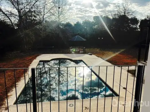 Venta Casa estilo colonial 5 dormitorios en Altos De Manzanares