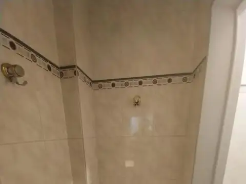 Oficina 5 ambientes con 2 baños