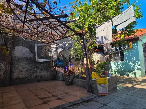 CASA EN VENTA TEMPERLEY CON DPTO, GARAGE Y PATIO