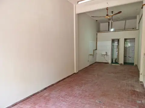 Local de 30 m2. a metros de Av. Centenera