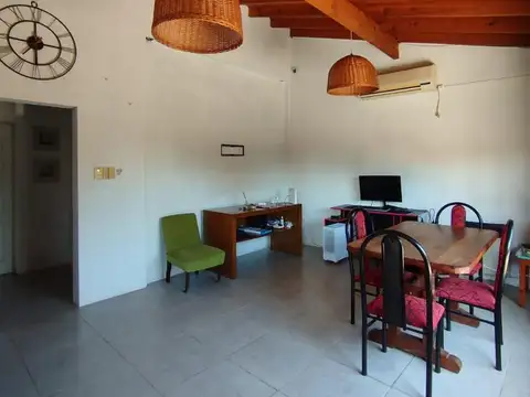 Casa 5 ambientes con 2 baños