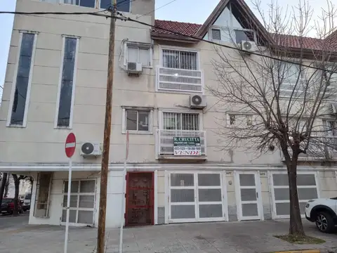 VENDO 3 AMB TIPO CASA  TRIPLEX CON COCHERA