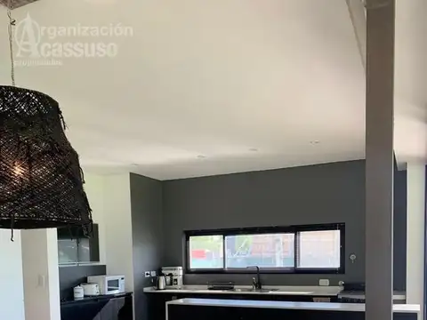 Casa en Venta con 3 cocheras
