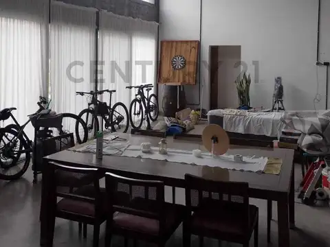 Casa 5 ambientes con 3 baños