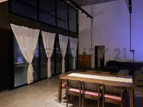 Casa en Alquiler con 2 cocheras