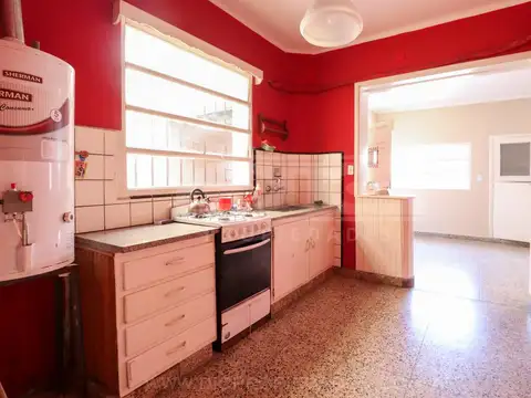 Maestro Santana al 800 entre jacinto diaz y avellaneda