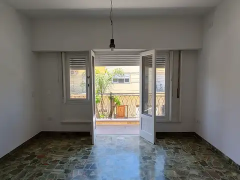 Depto Tipo Casa en Alquiler de 4 ambientes