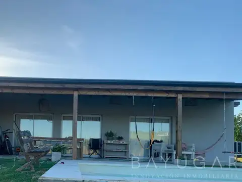 Casa en Alquiler con 3 cocheras