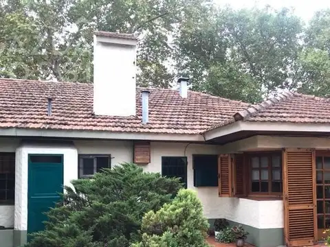 Casa en Venta con 3 cocheras