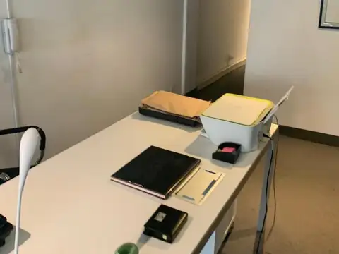 Oficina 6 ambientes con 2 baños