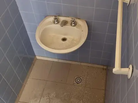 Local en primer piso de 120 mts2