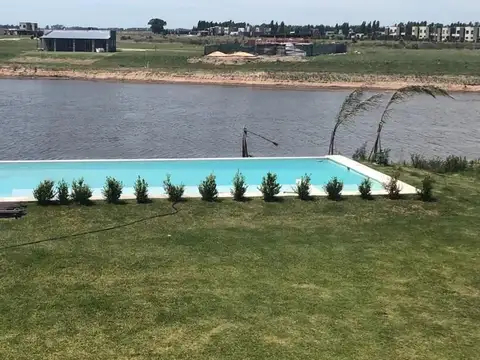 Casa 5 ambientes con 4 baños