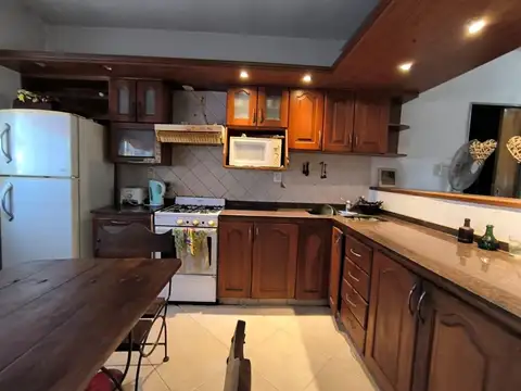 Casa 5 ambientes con 1 baño