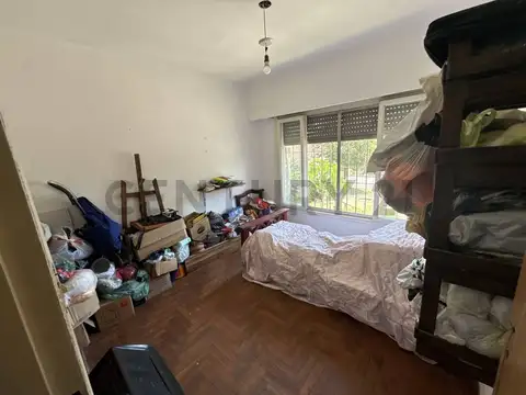 VENTA CASA CON JARDIN Y COCHERA EN MORENO