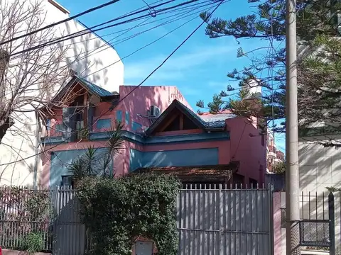 Monseñor De Andrea 200