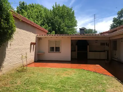 Casa 5 ambientes con 1 baño