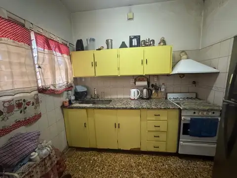 VENTA CASA 4 AMB C/GARAGE Y PATIO BERAZATEGUI