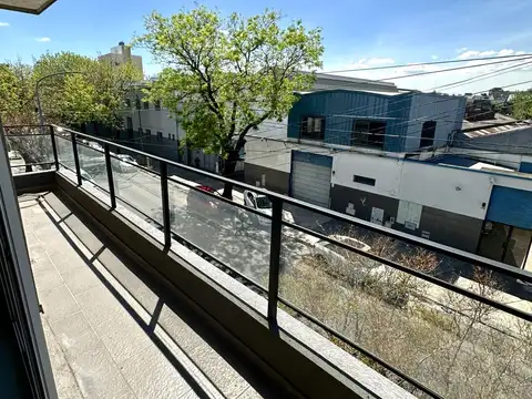 Venta Departamento Con Balcon En Mataderos